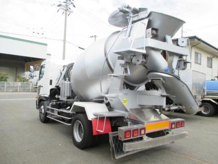 m＆mコンボイトラックです、中古ですので、よろしくお願いします。 m＆mコンボイトラックです、中古ですので、よろしくお願いします