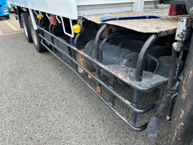 増トン　３軸車　２デフ　ユニパルクレーン付
