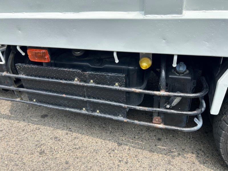 増トン　３軸車　２デフ　ユニパルクレーン付