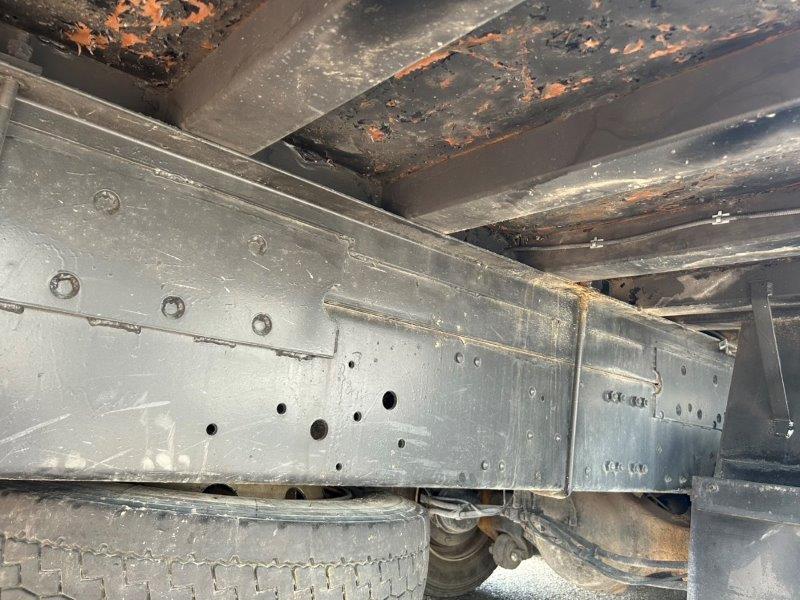 増トン　３軸車　２デフ　ユニパルクレーン付