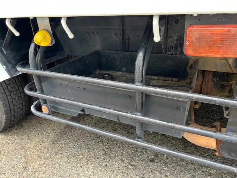 増トン　３軸車　２デフ　ユニパルクレーン付