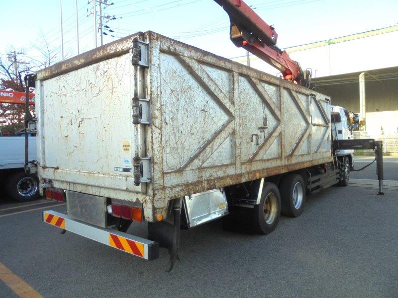 増トン　３軸車　２デフ　ユニパルクレーン付