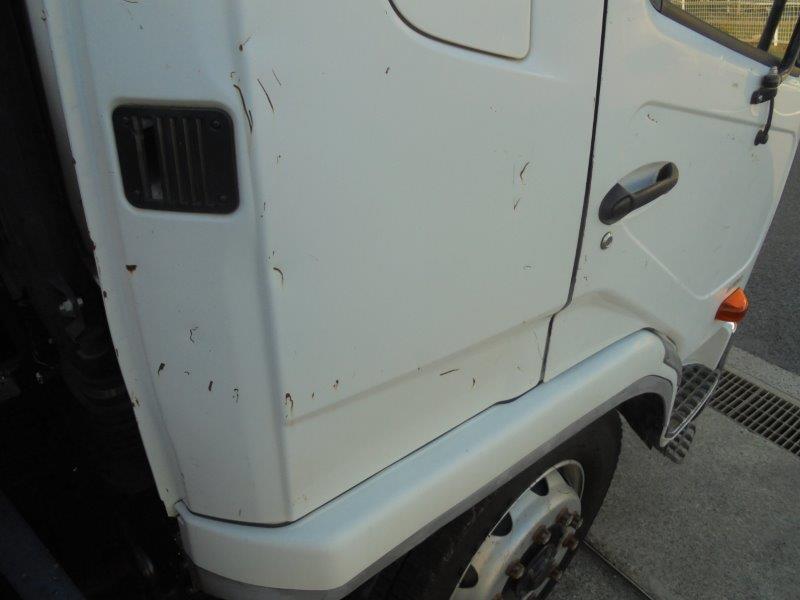 増トン　３軸車　２デフ　ユニパルクレーン付