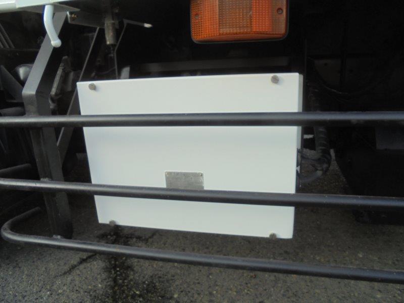 増トン　３軸車　２デフ　ヒアブクレーン付