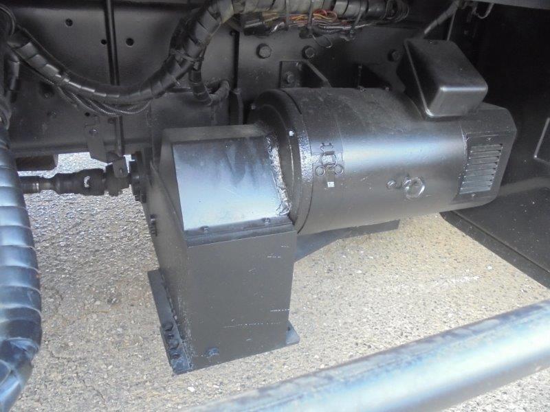 増トン　３軸車　２デフ　ヒアブクレーン付