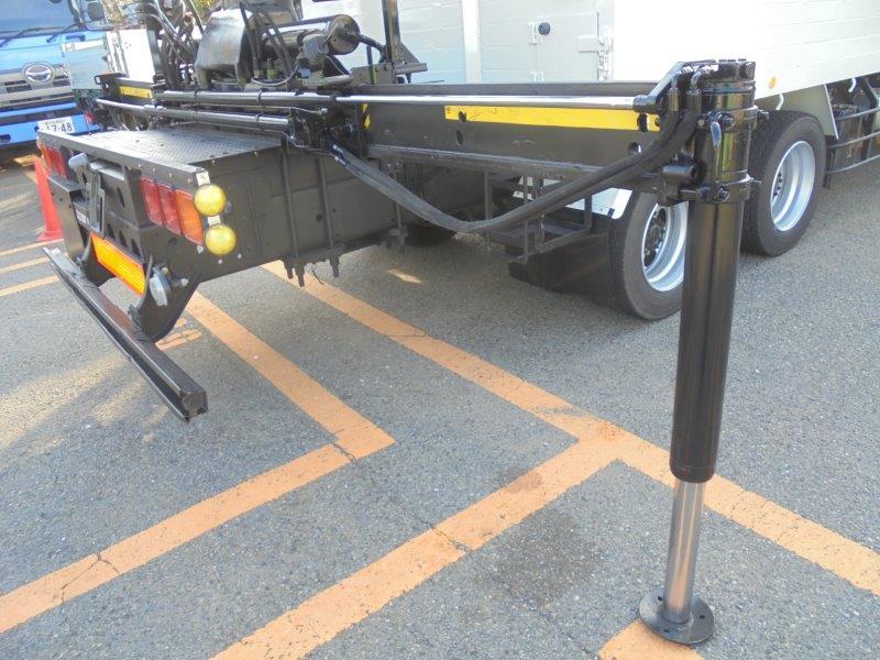 増トン　３軸車　２デフ　ヒアブクレーン付