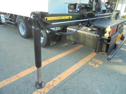 増トン　３軸車　２デフ　ヒアブクレーン付