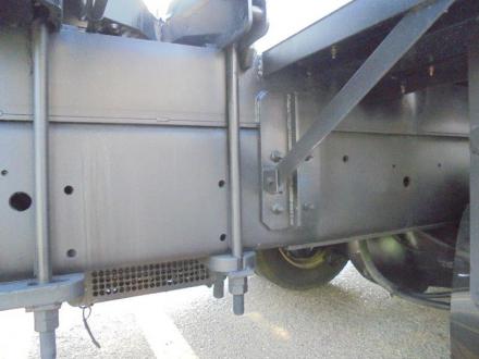 増トン　３軸車　２デフ　ヒアブクレーン付