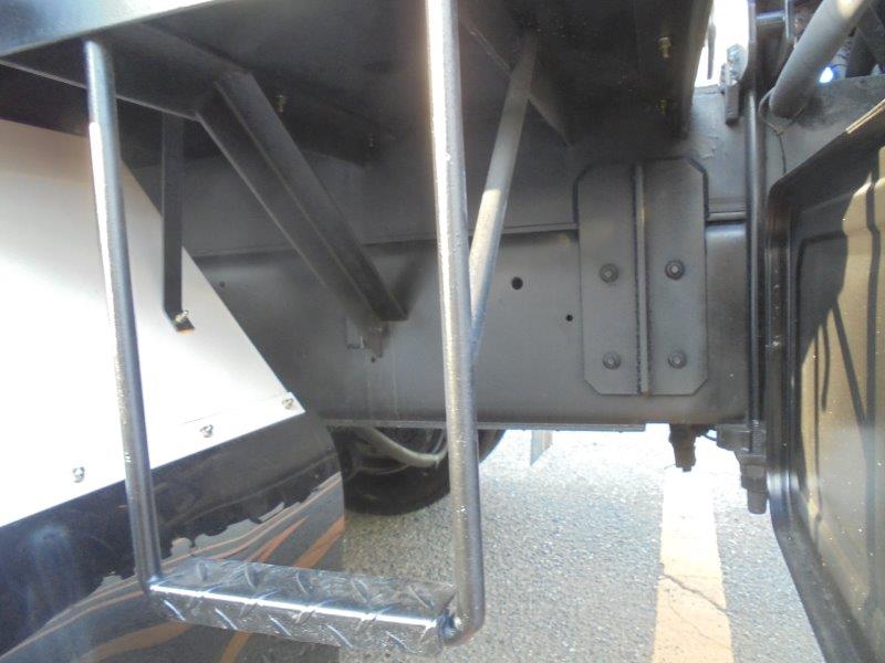 増トン　３軸車　２デフ　ヒアブクレーン付