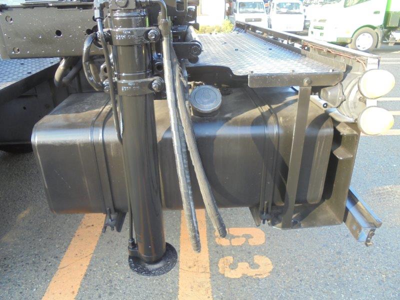 増トン　３軸車　２デフ　ヒアブクレーン付