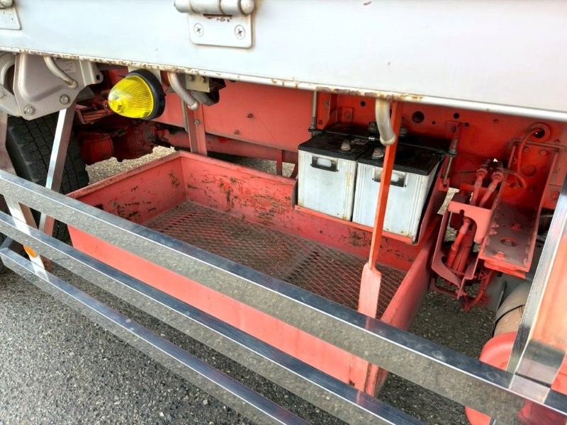 増トン　クレーン付アルミ平ボデー