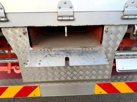 増トン　クレーン付アルミ平ボデー