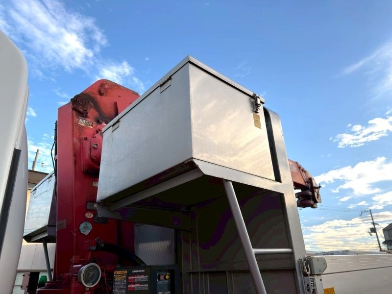 増トン　クレーン付アルミ平ボデー