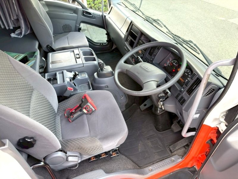 増トン　クレーン付アルミ平ボデー