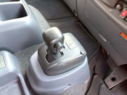 増トン　クレーン付アルミ平ボデー