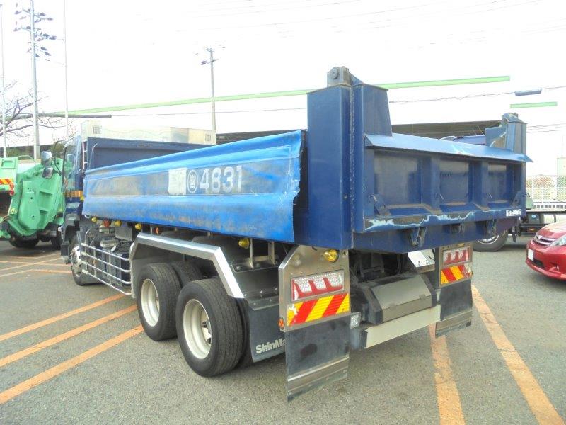 ３軸車　２デフ　土砂ダンプ