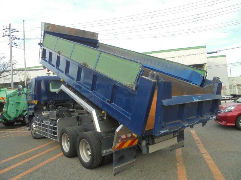 ３軸車　２デフ　土砂ダンプ