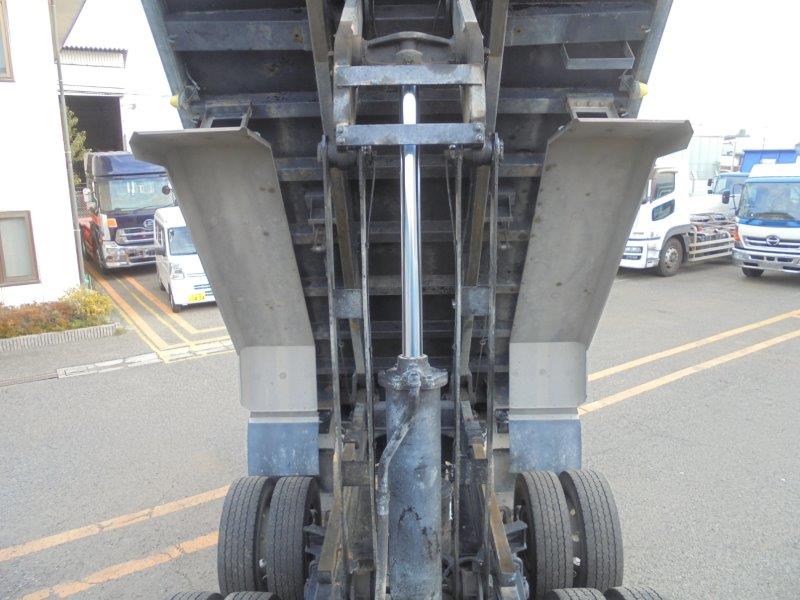 ３軸車　２デフ　土砂ダンプ