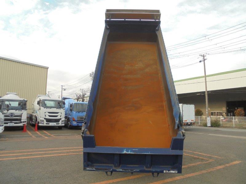 ３軸車　２デフ　土砂ダンプ