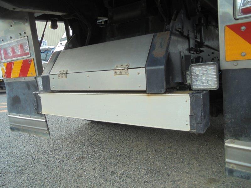 ３軸車　２デフ　土砂ダンプ
