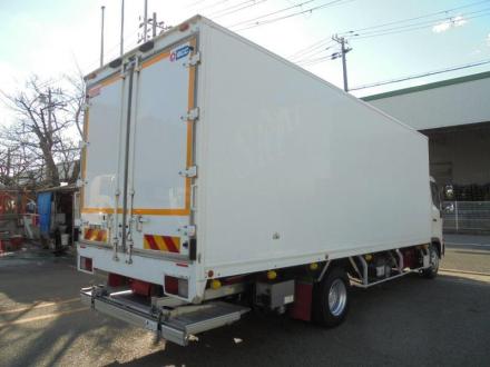 ４ｔ　冷凍バン　格納ゲート付　