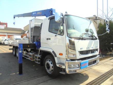 ３軸車　２デフ　クレーン付アルミ平ボデー　未使用車