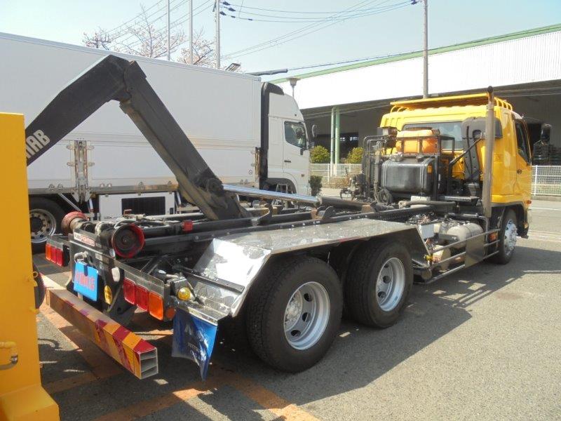 増トン　３軸車　２デフ　アームロール　強力吸引コンテナ付