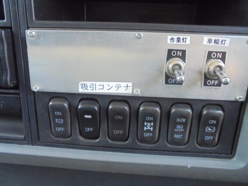 増トン　３軸車　２デフ　アームロール　強力吸引コンテナ付