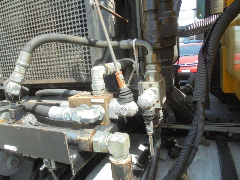 増トン　３軸車　２デフ　アームロール　強力吸引コンテナ付