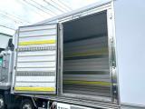 25t仕様　4軸低床　冷凍バン　格納ゲート付