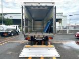 25t仕様　4軸低床　冷凍バン　格納ゲート付