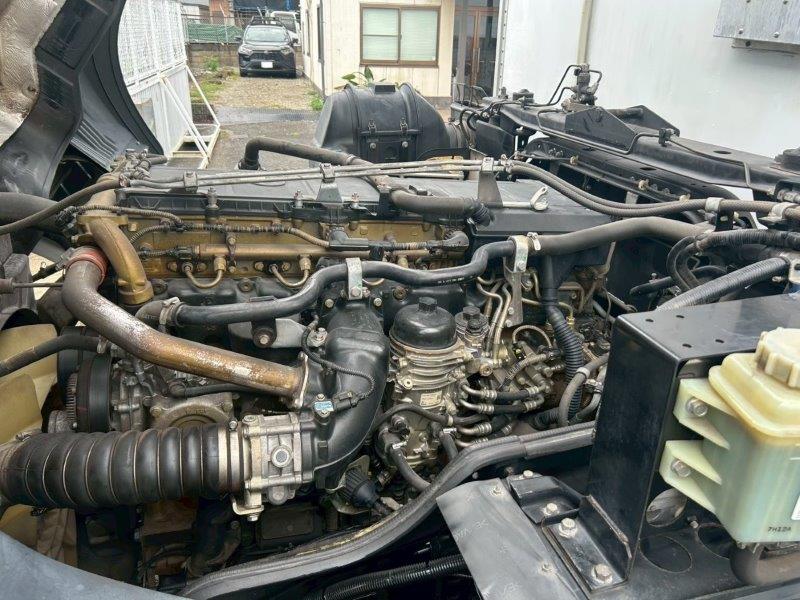 25t仕様　4軸低床　冷凍バン　格納ゲート付