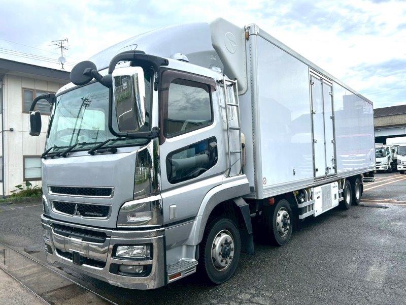 25t仕様　4軸低床　冷凍バン　格納ゲート付