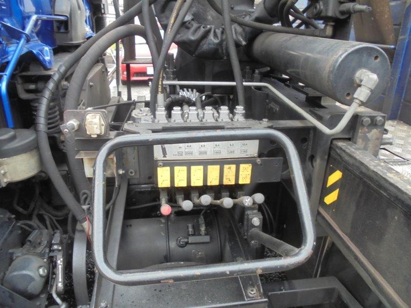 増トン　３軸車　２デフ　ヒアブクレーン付