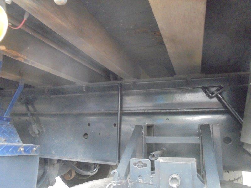 増トン　３軸車　２デフ　ヒアブクレーン付