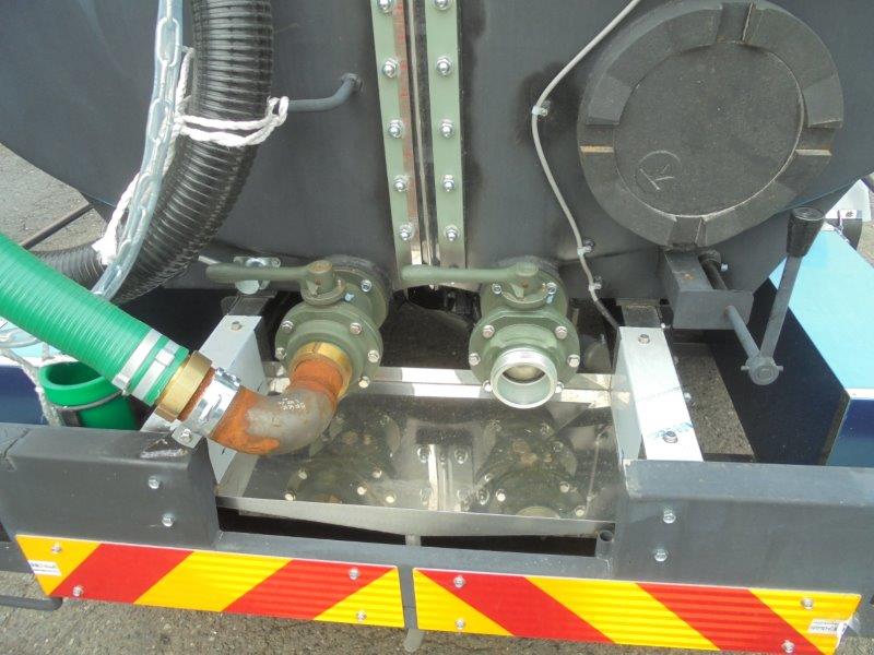 3700Ｌ　バキュームカー　未使用車