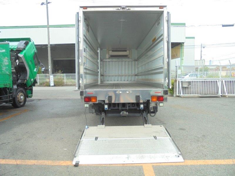 ４ｔ　冷凍バン　格納ゲート付　