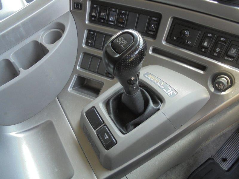 25t仕様　4軸低床　コンテナ車