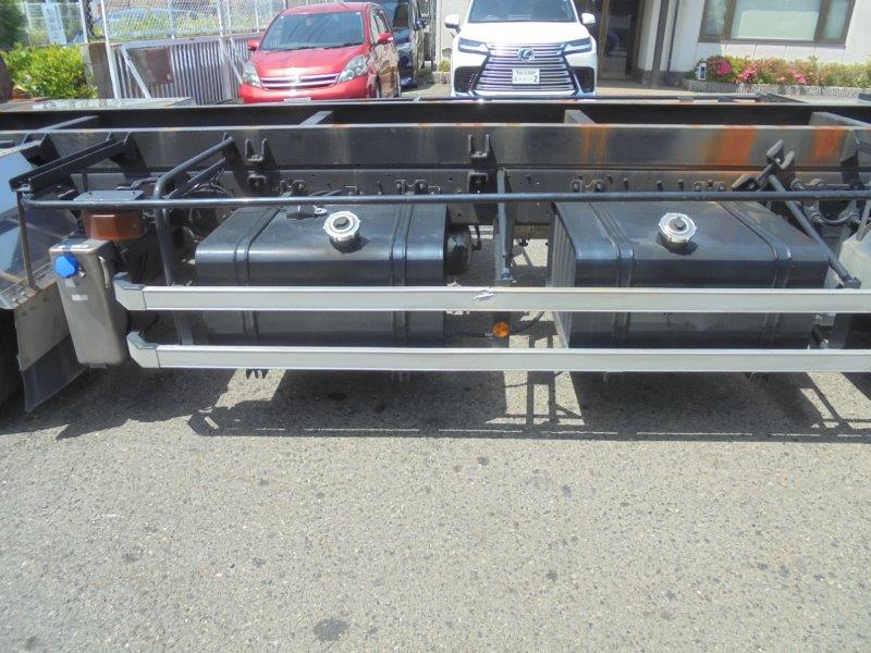 25t仕様　4軸低床　コンテナ車
