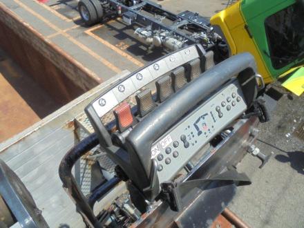 25t仕様　３軸高床　２デフ　ヒアブ付スクラップボデー