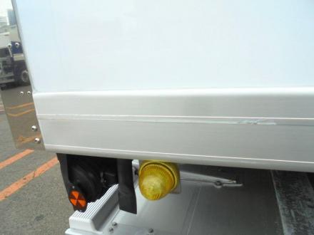 ４ｔ　冷凍バン　格納ゲート付　リヤシャッター
