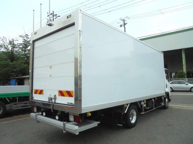 ４ｔ　冷凍バン　格納ゲート付　リヤシャッター