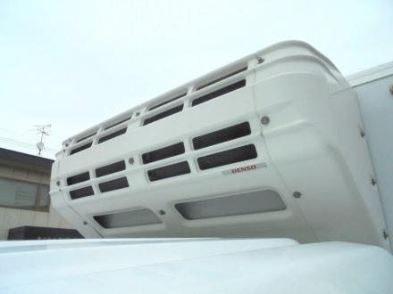 ４ｔ　冷凍バン　格納ゲート付　リヤシャッター
