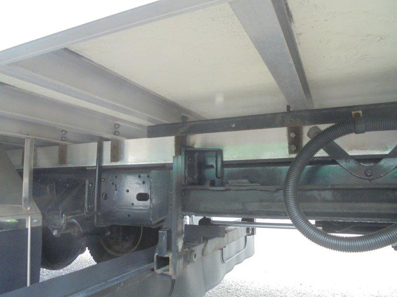 ４ｔ　冷凍バン　格納ゲート付　リヤシャッター