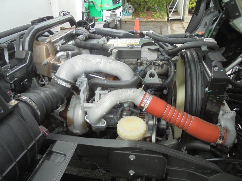 ４ｔ　冷凍バン　格納ゲート付　リヤシャッター