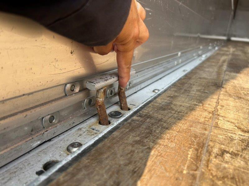 25t仕様　3軸高床　アルミウイング