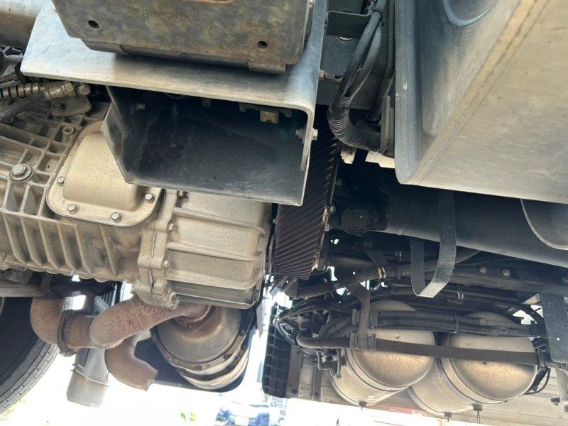 25t仕様　3軸高床　アルミウイング