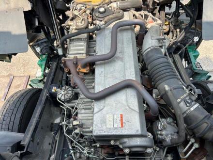 25t仕様　3軸高床　アルミウイング