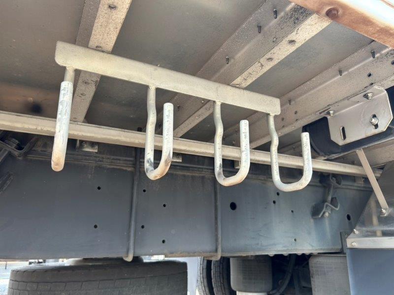 25t仕様　3軸高床　アルミウイング