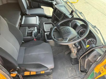 25t仕様　3軸高床　アルミウイング